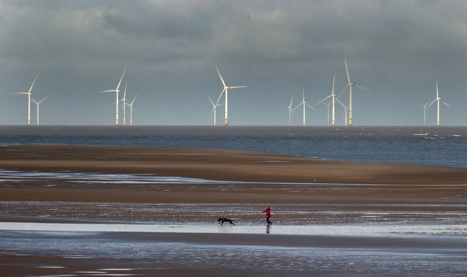 UK secures support for offshore wind in record auction