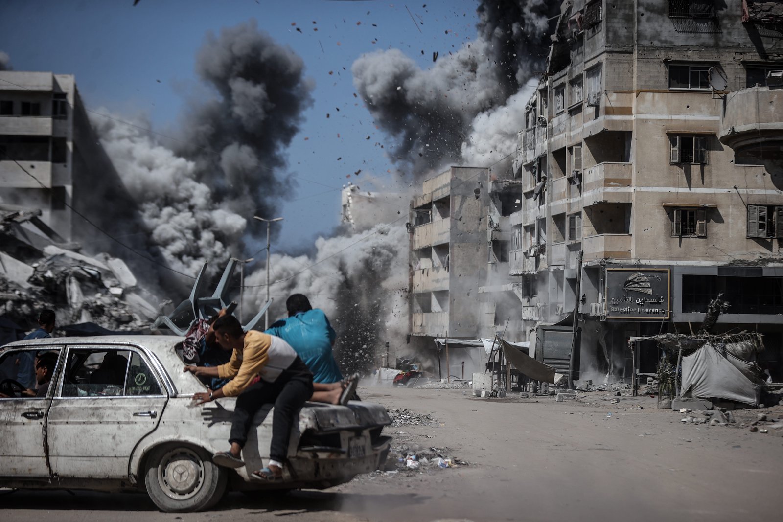 Gaza doctors warn of “wholesale extermination”; Trump to meet with Netanyahu; Feds to target “anti-capitalist” groups under new terrorism directive