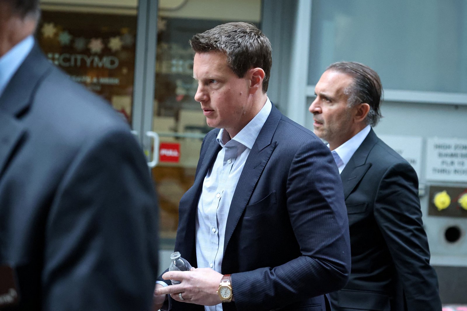 Investors warm to Paramount’s bid for Warner Bros.