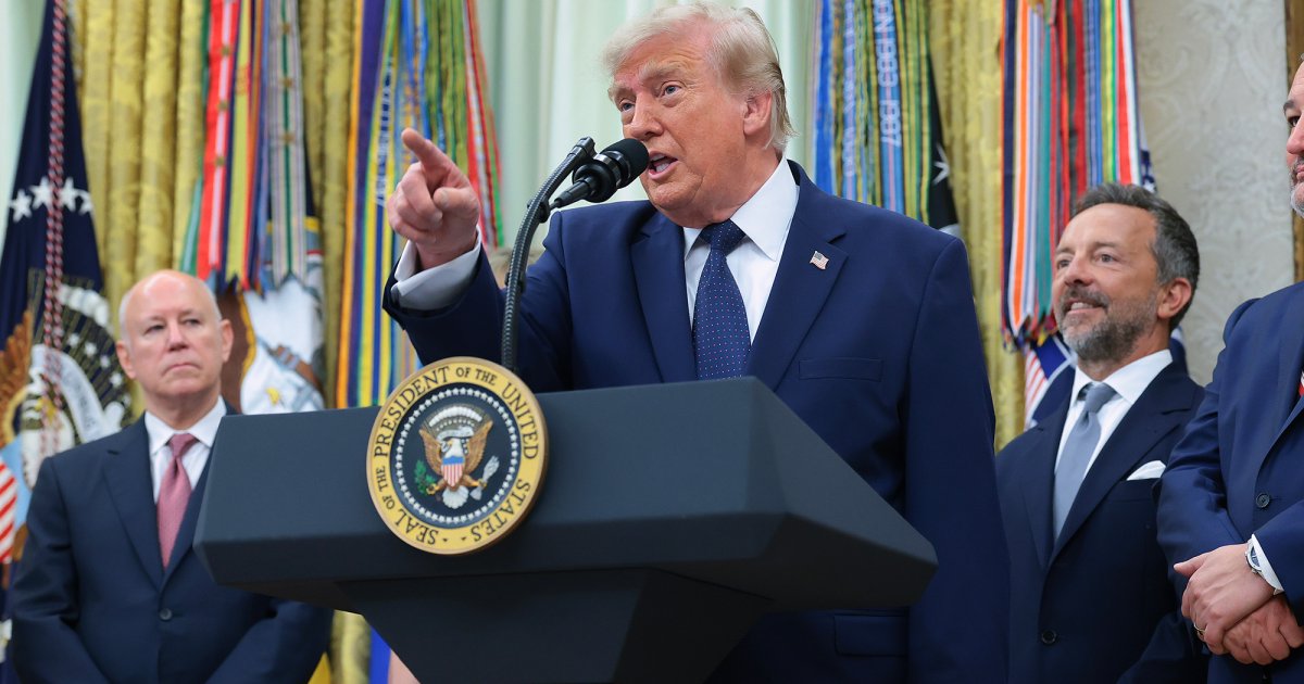 Trump Says He’ll Fast-Track Private Gas Plants to Power AI Data Centers