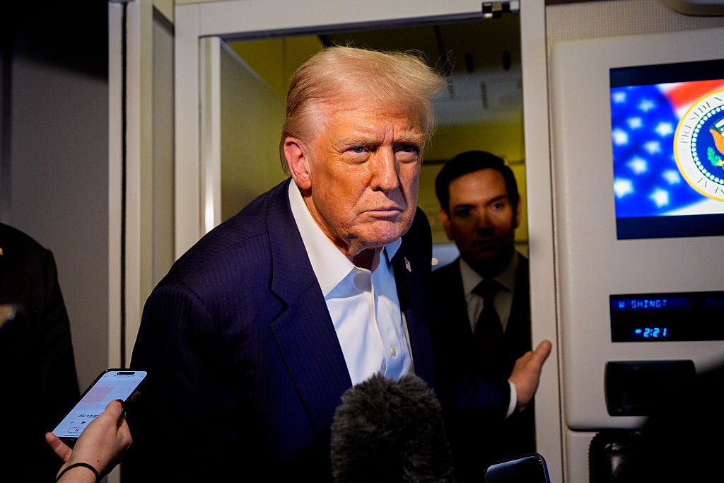 ✈️ 🚚 Moronic Trump Thinks It’s Funny He Left Toadies and the Media on Death Force One