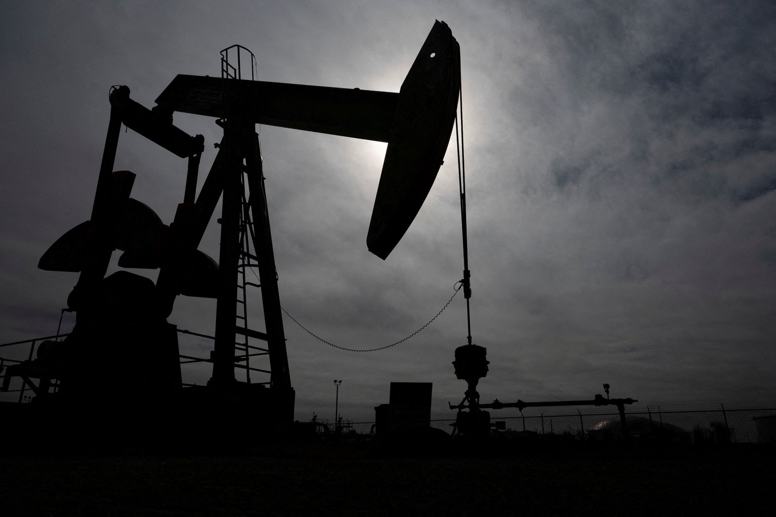 Global oil reserves deplete at record pace, IEA warns