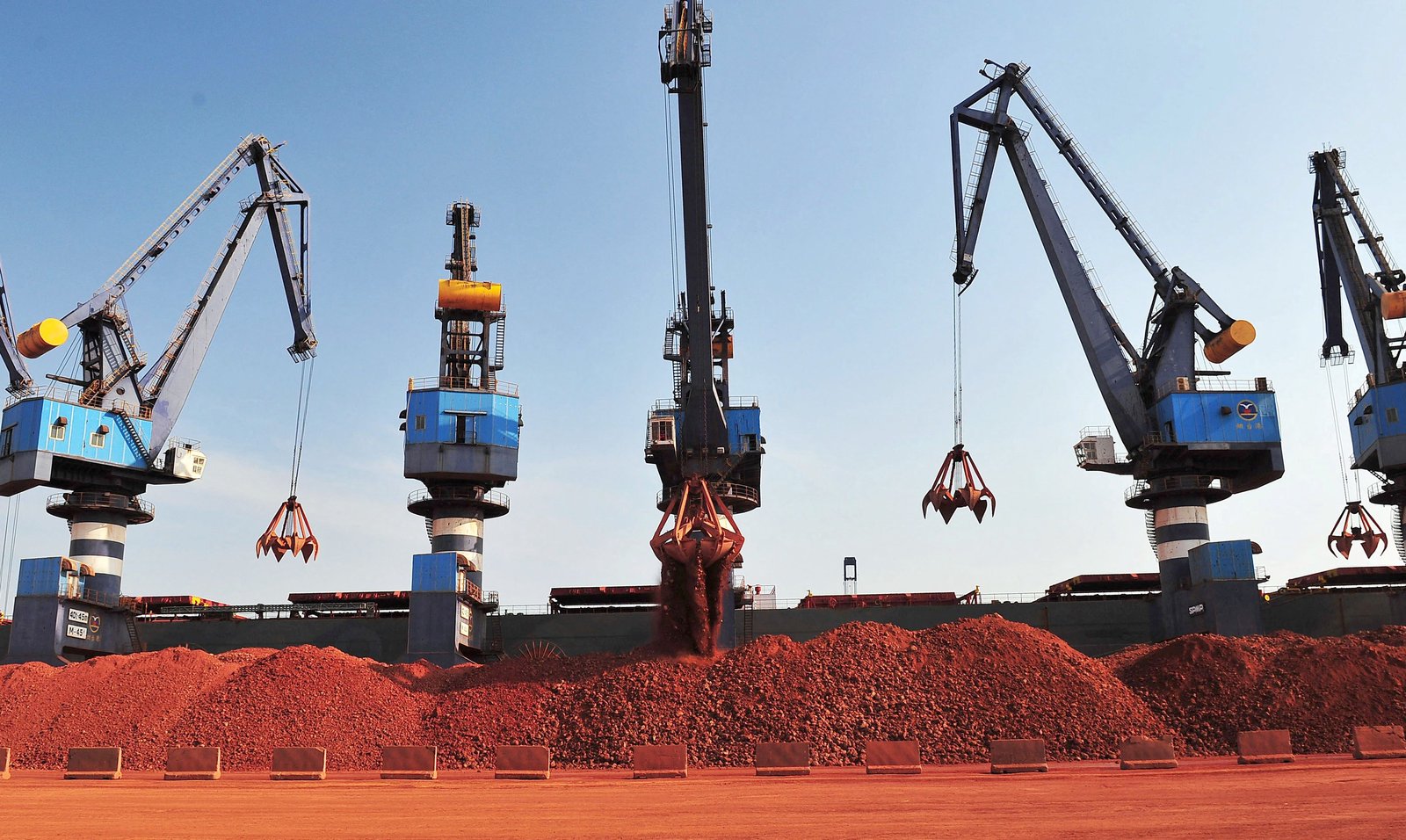 Guinea bauxite exports surge amid Chinese demand
