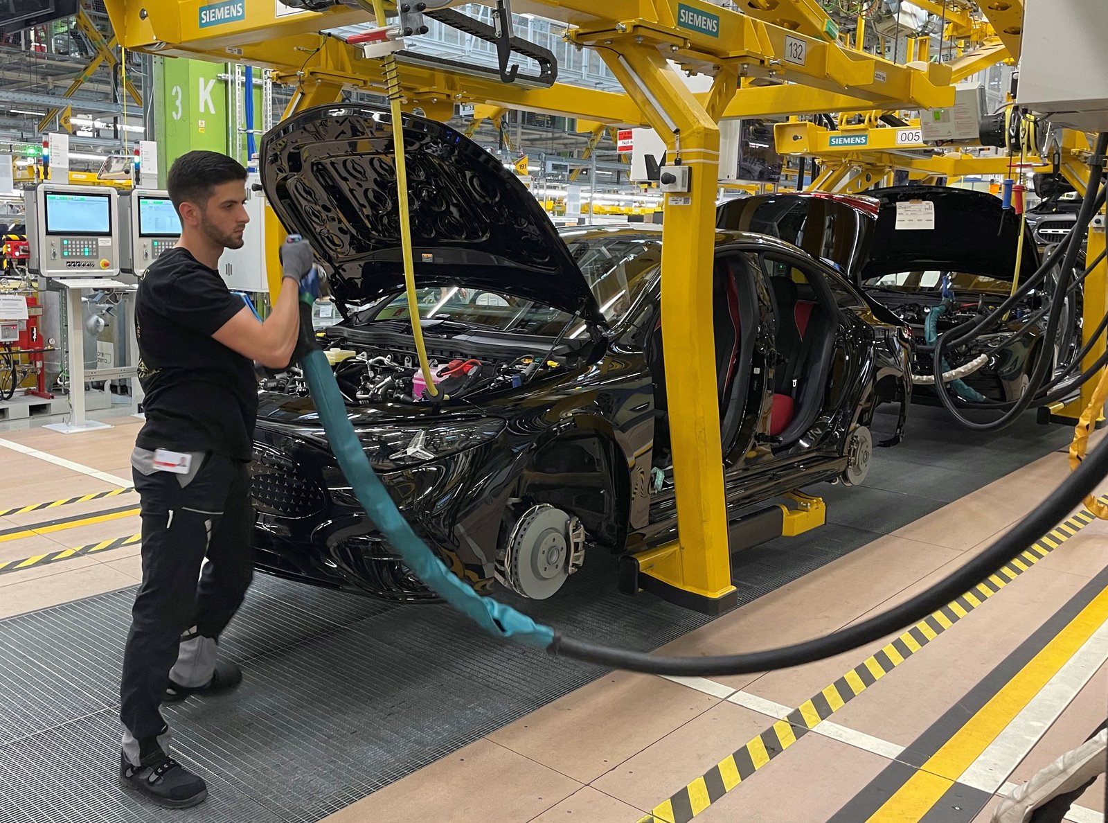 German industry sees modest boost amid automotive slowdown