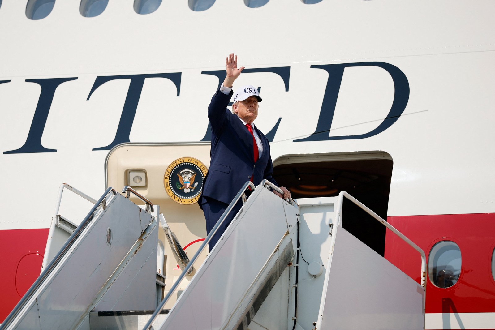 First Draft: ✈️ America’s Most Corrupt President Rides World’s Largest Metaphor for Corruption