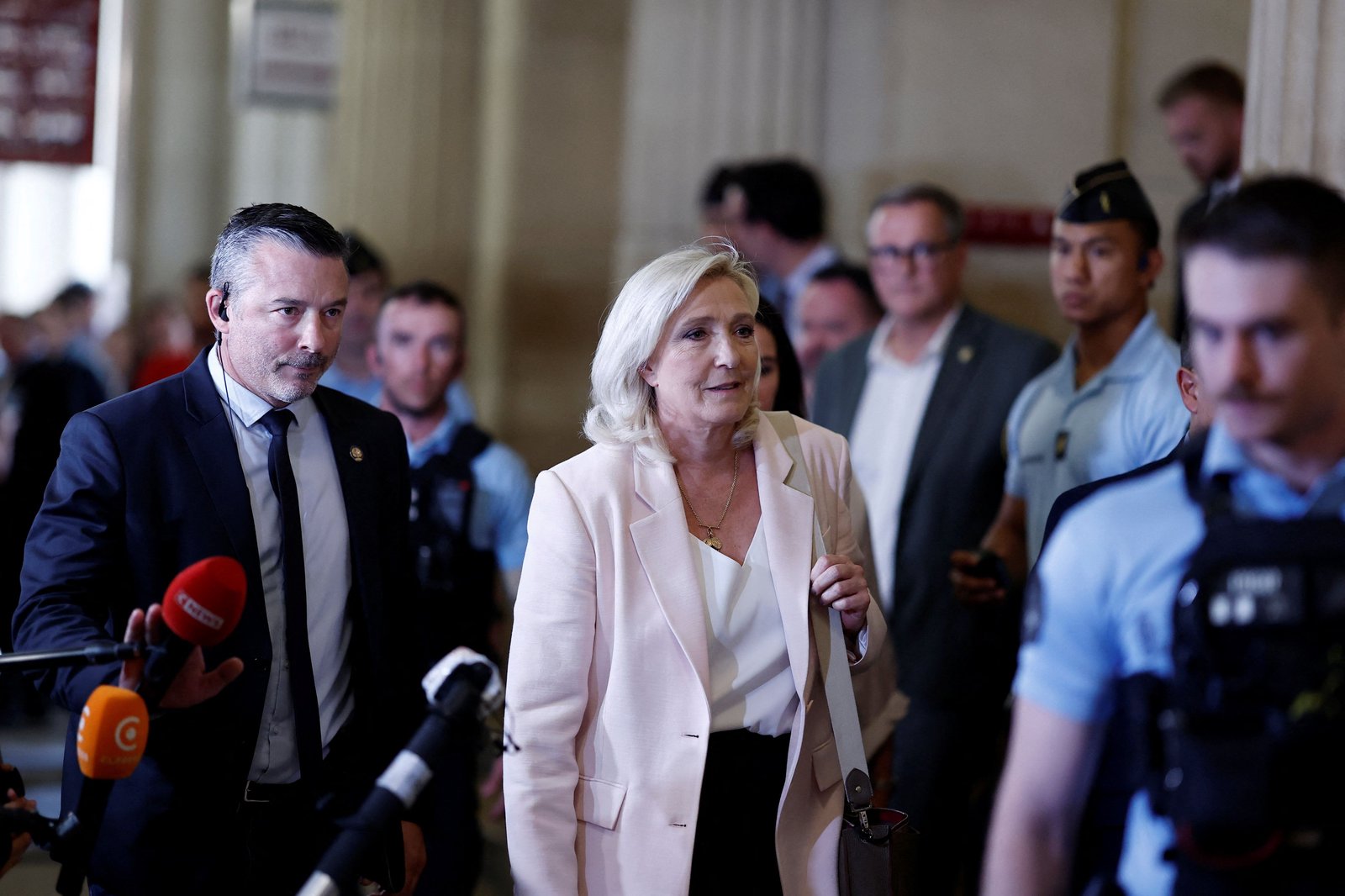 Court clears French far-right leader Marine Le Pen to run for president
