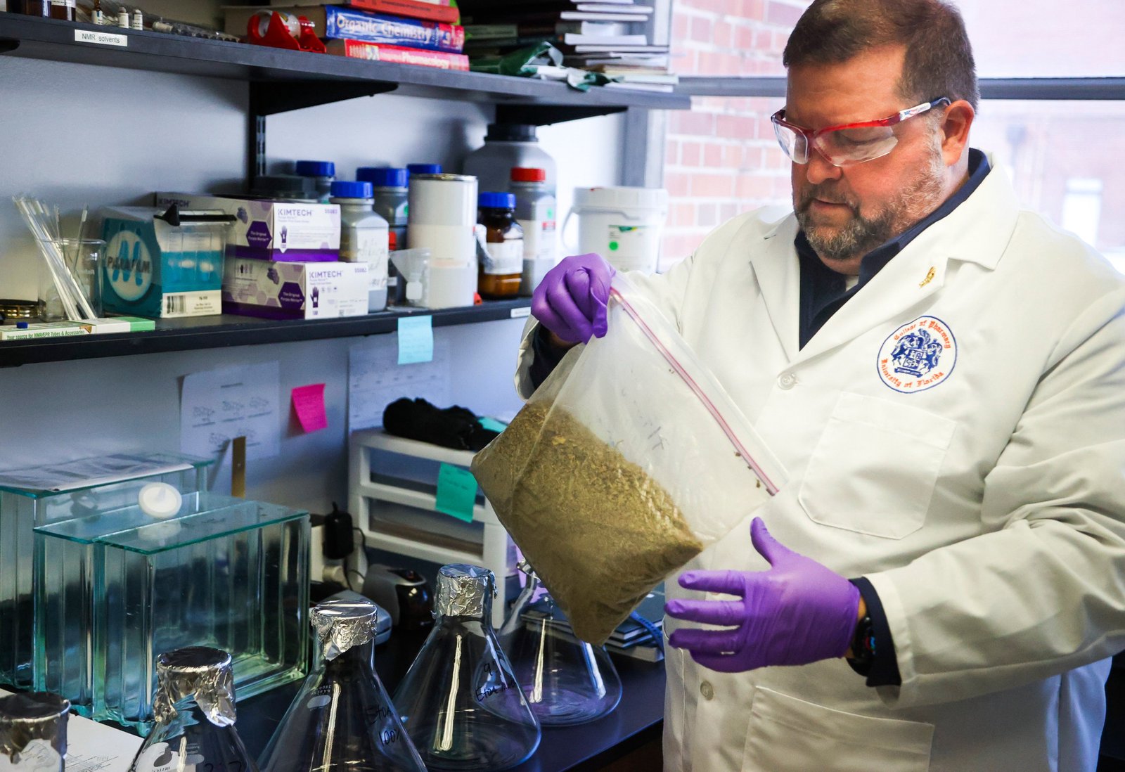 The Scientist Trying to Keep Kratom Legal Has Not Disclosed Longstanding Ties to Kratom Lobbyists