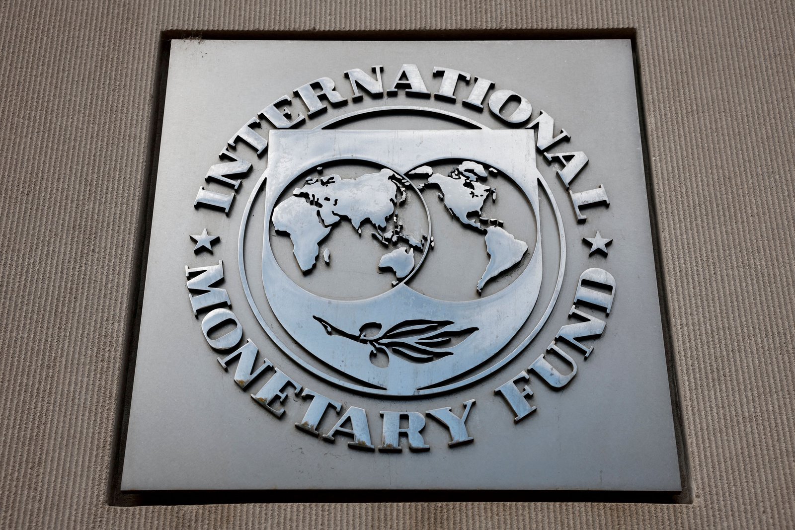 IMF warns about soaring global government debt