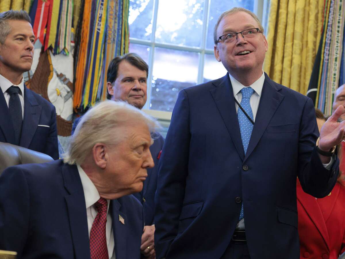 WH Adviser Says Americans’ Economic Anxiety Due to Fast Pace of “Good” Changes