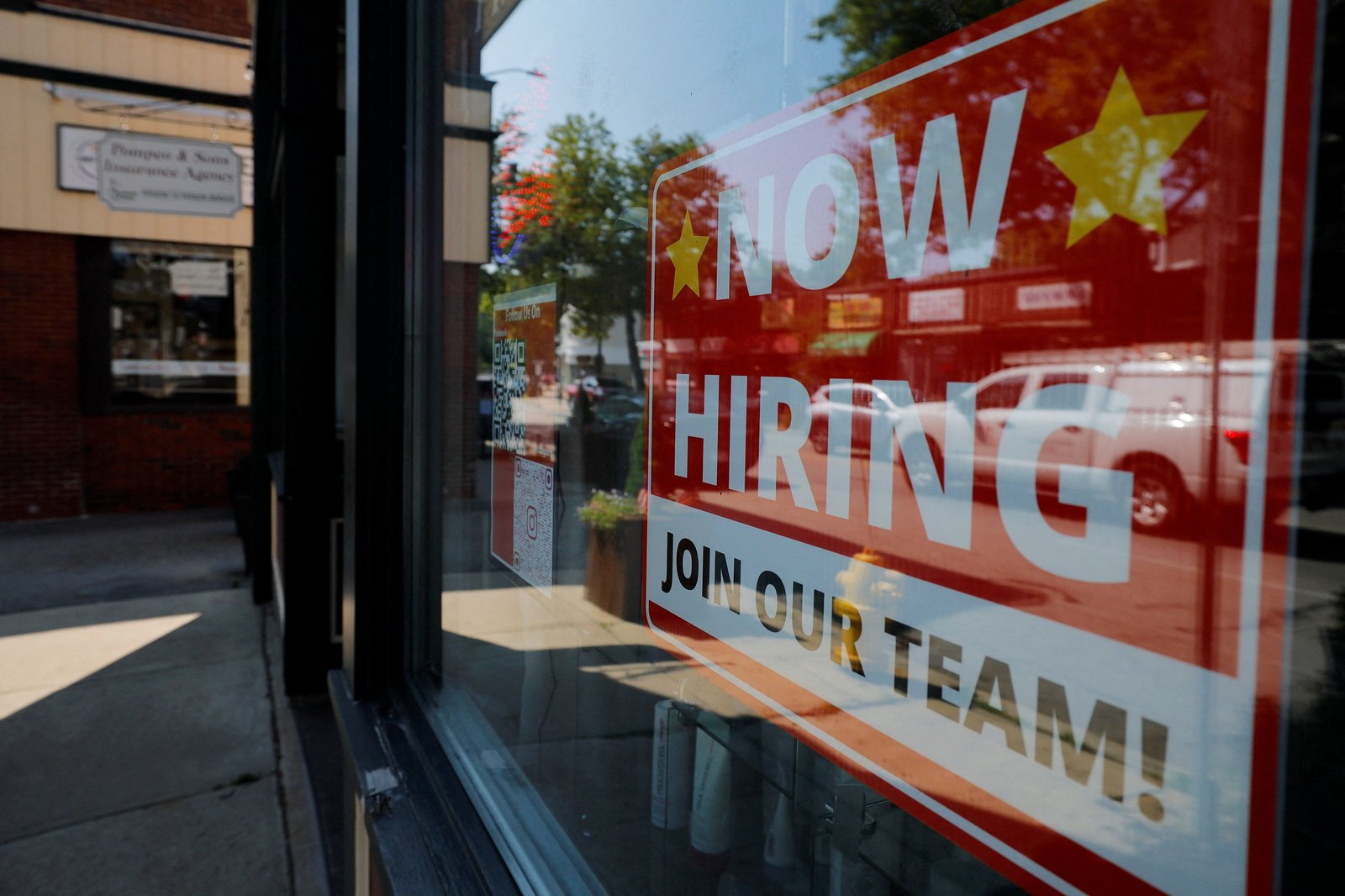 US hiring beats expectations despite Iran war