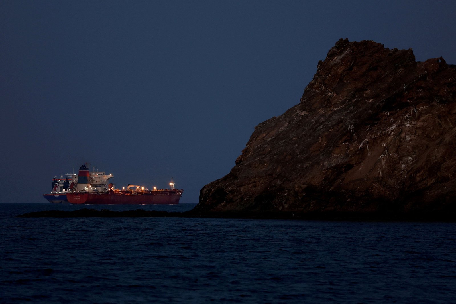 Saudi Arabia opens land and sea trade routes to UAE