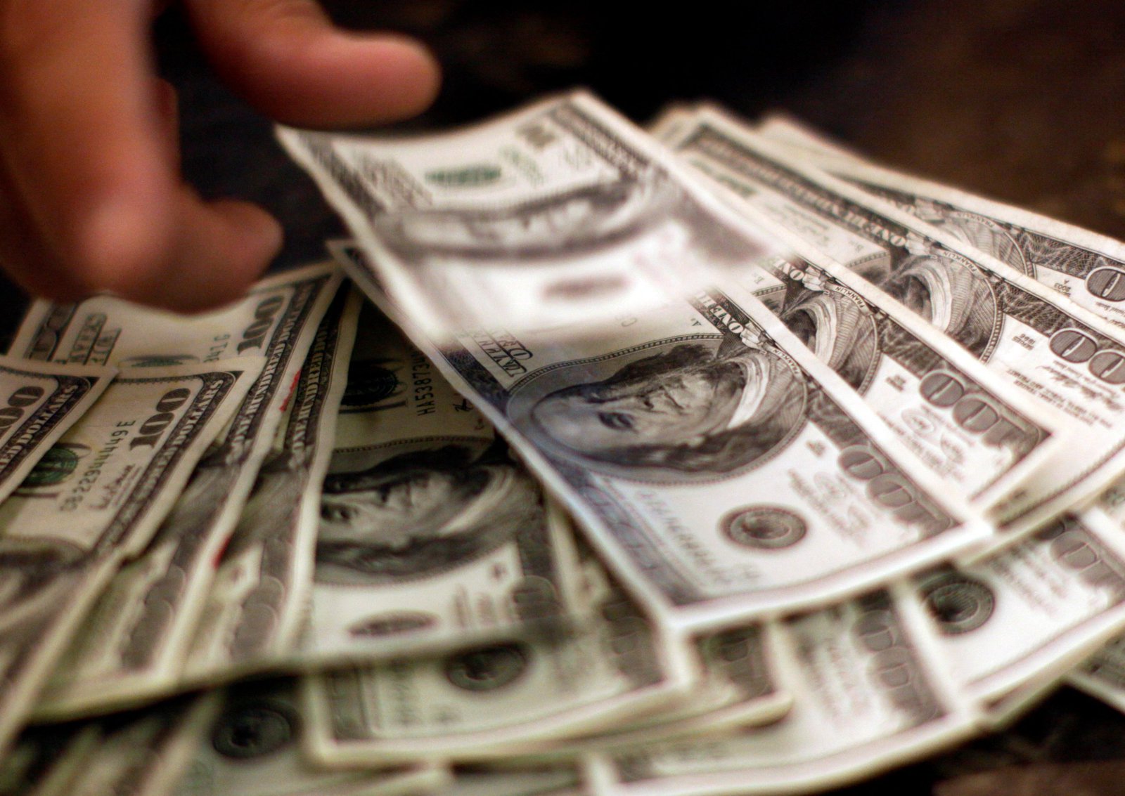 Americans turning to AI for financial advice, poll shows