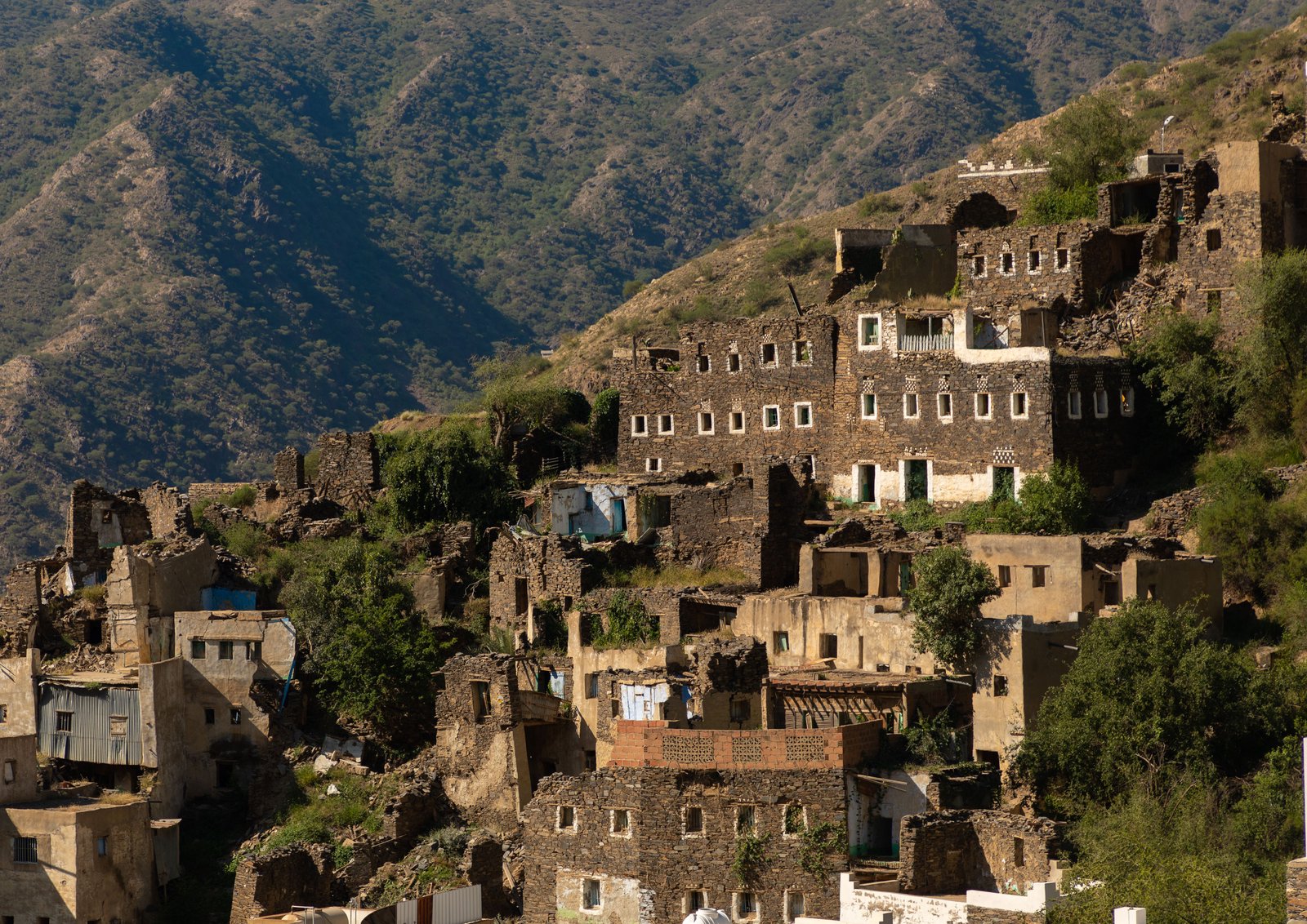 Saudi nationals head south for mountain summer escape