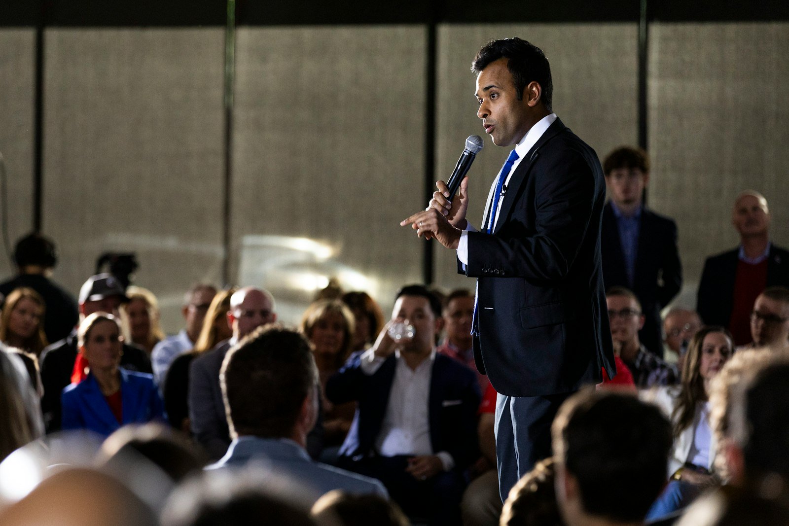 Vivek Ramaswamy Booed Off Stage After Being Called “Political Cretin”