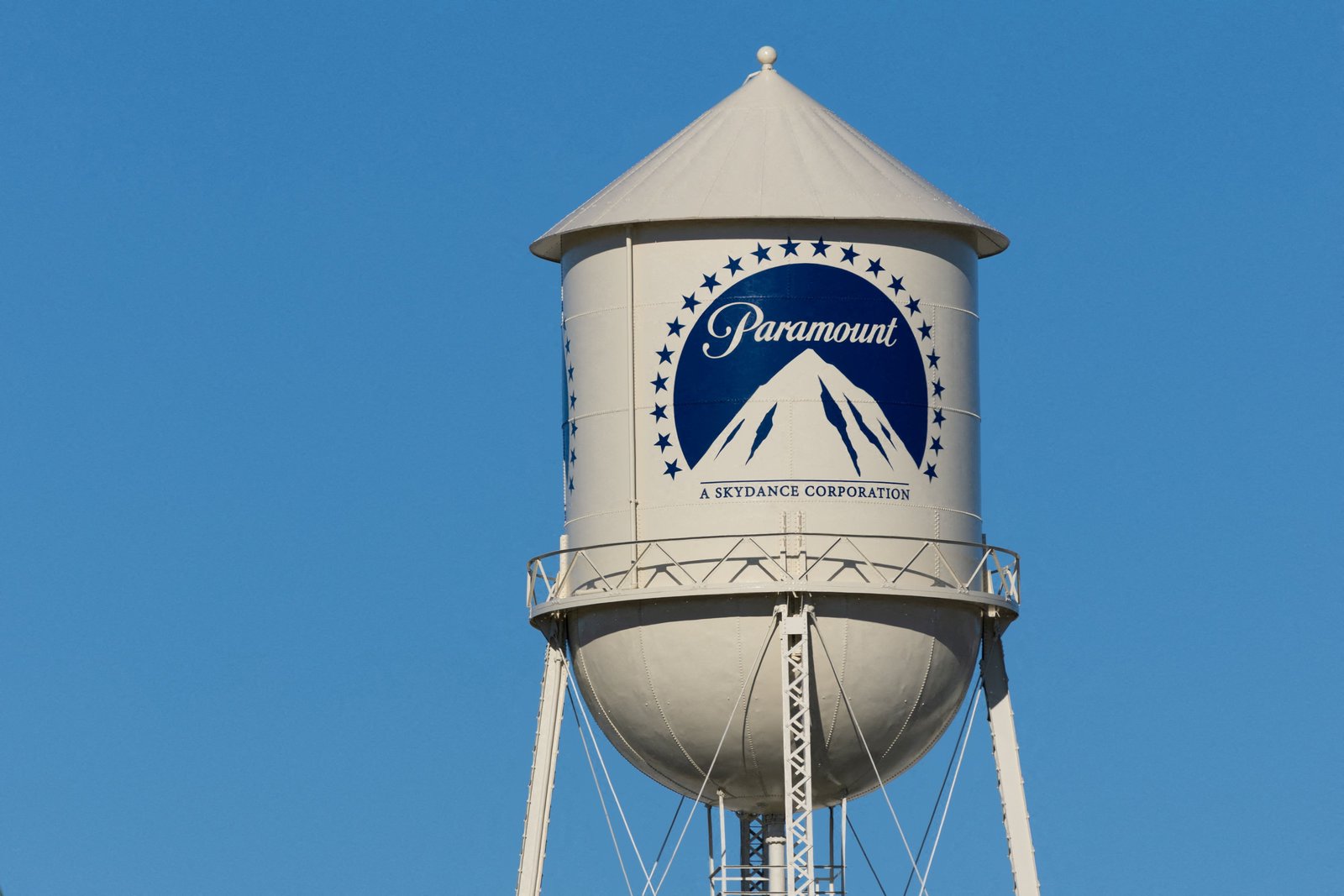 Paramount bets that politics, price will win it Warner Bros.