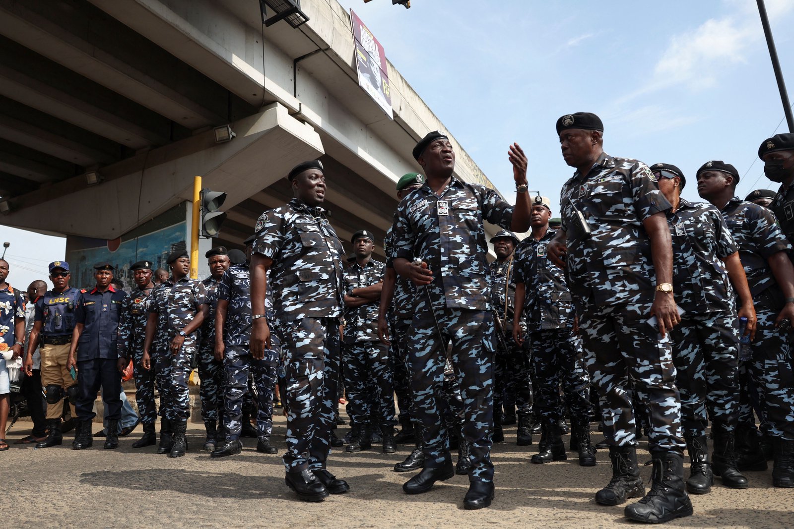 Nigerian lawmakers approve police overhaul