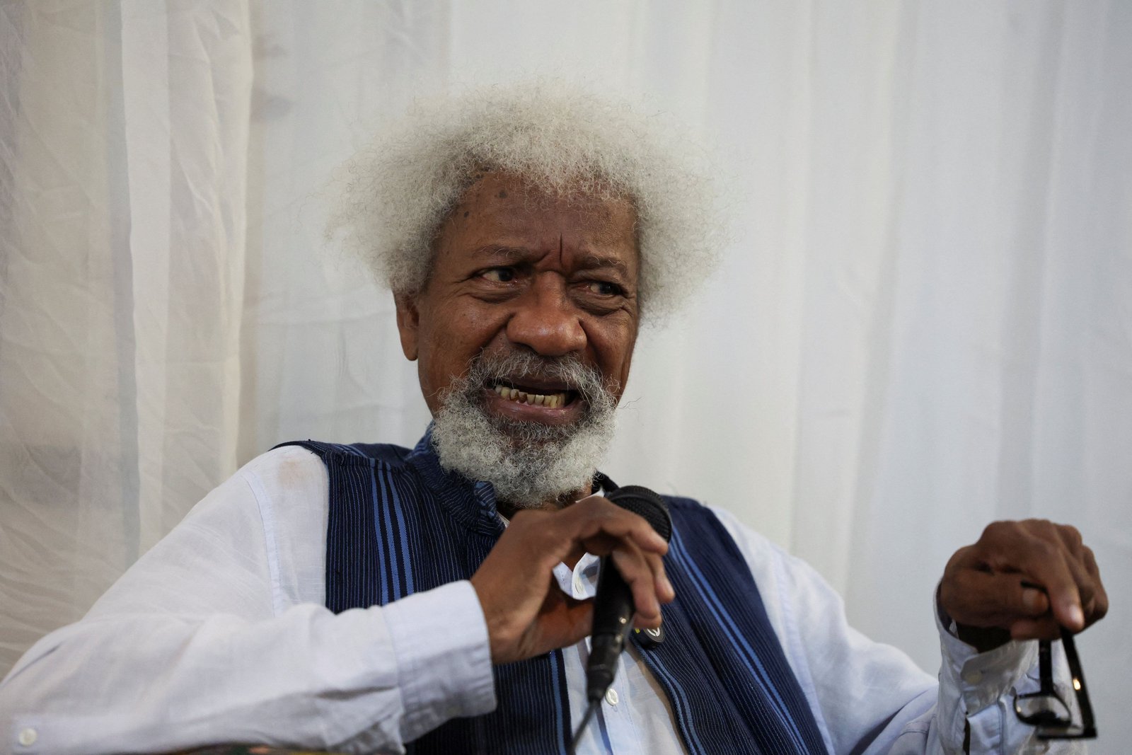 US revokes visa of Nigerian Nobel laureate Wole Soyinka