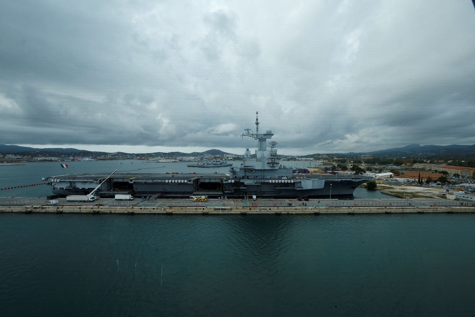 France to build first aircraft carrier in decades