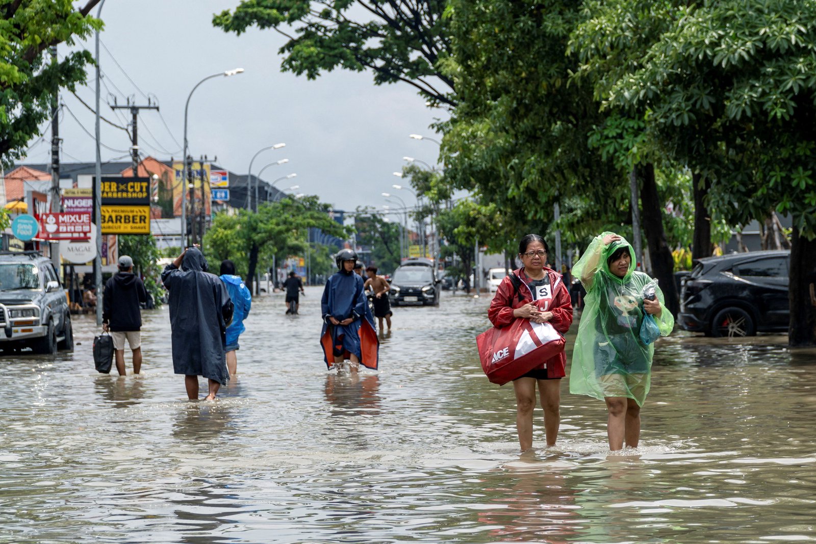 Deadly floods hammer Indonesia, Pakistan