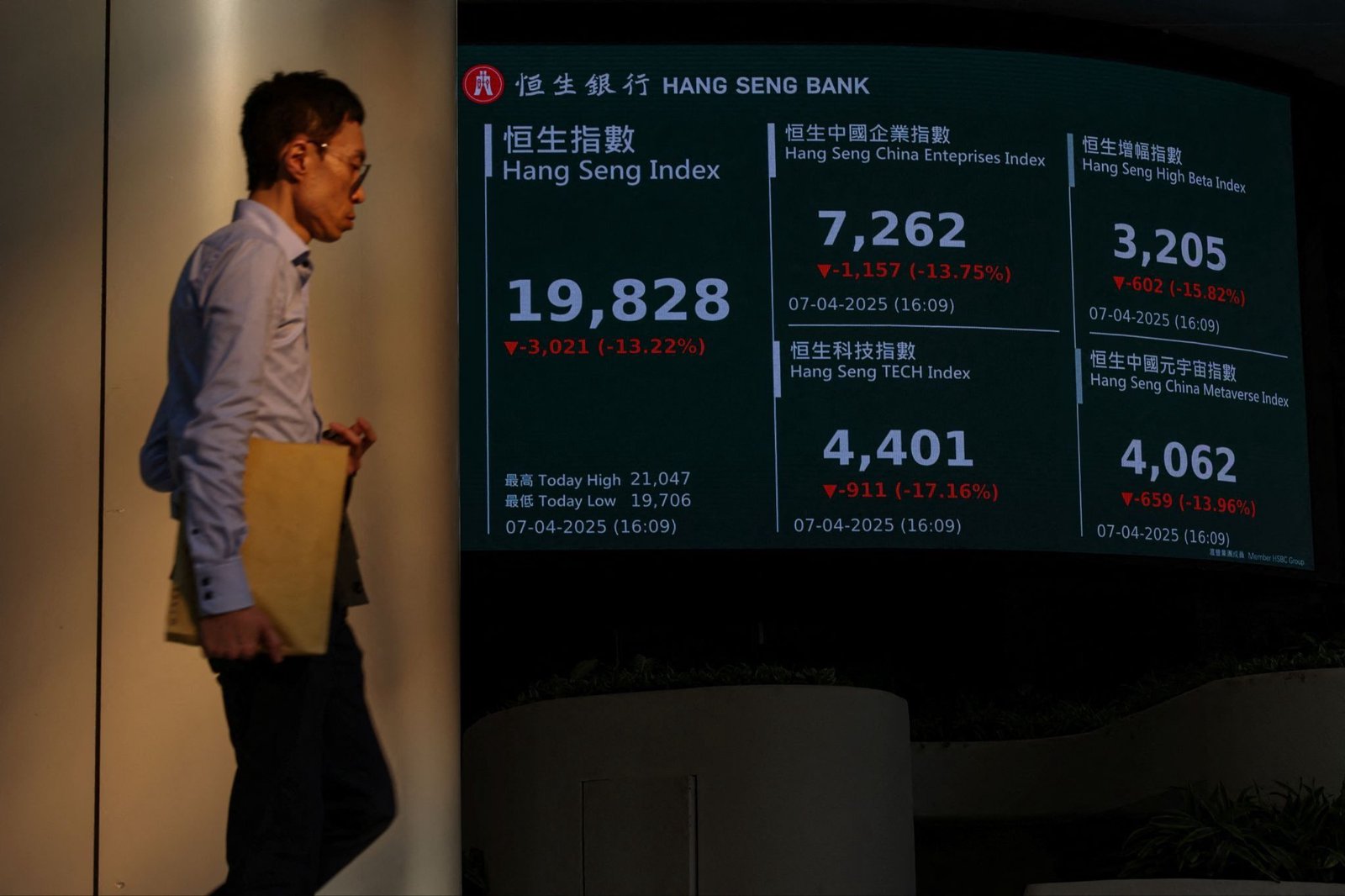 China cracks down on cross-border stock trading