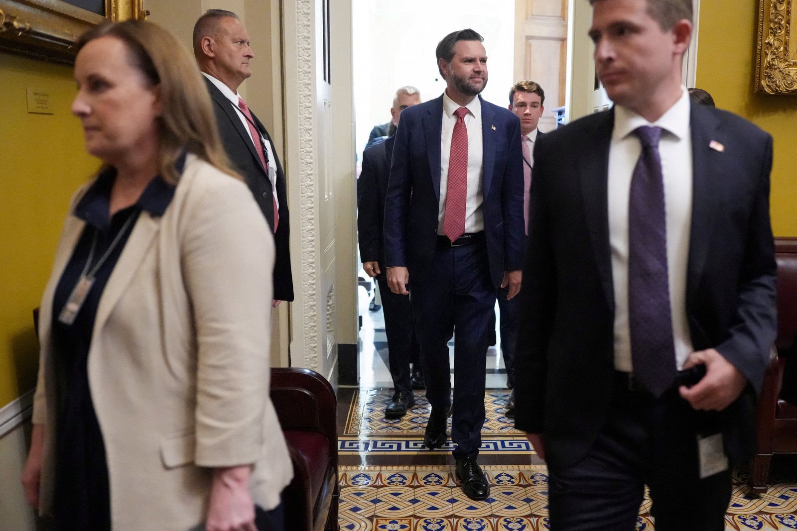 Senate negotiations intensify on recess deal