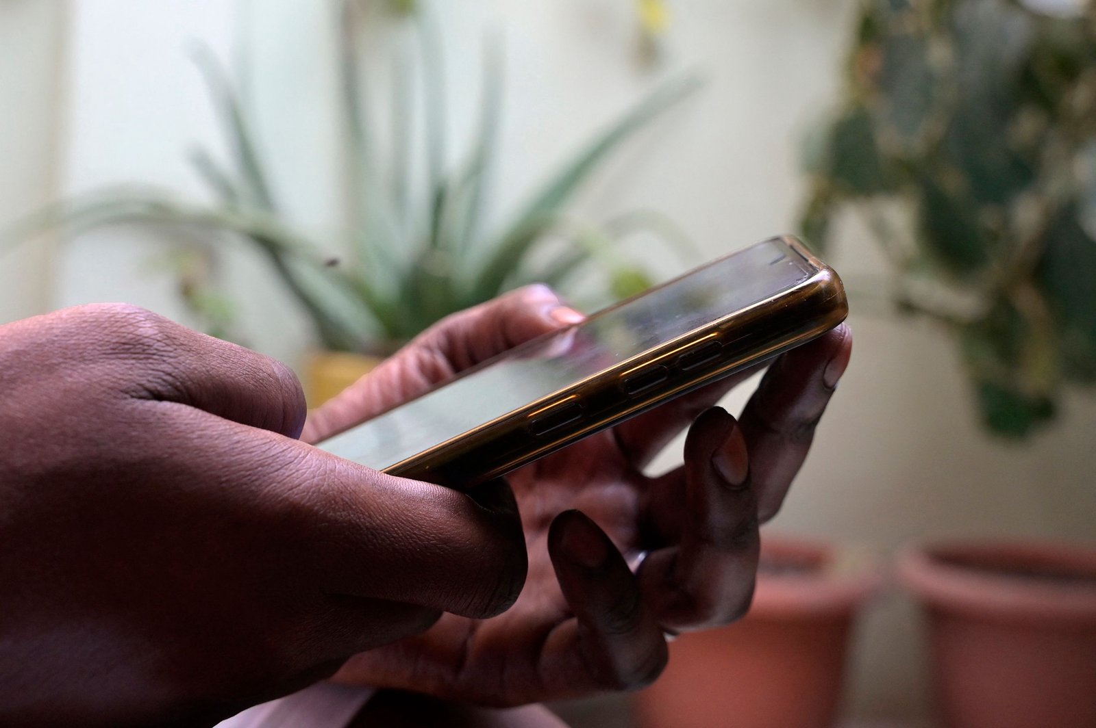 African telecoms giants plan to launch $40 smartphone