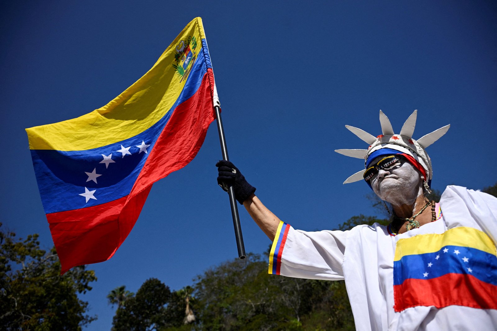 Venezuelans optimistic about future, poll shows