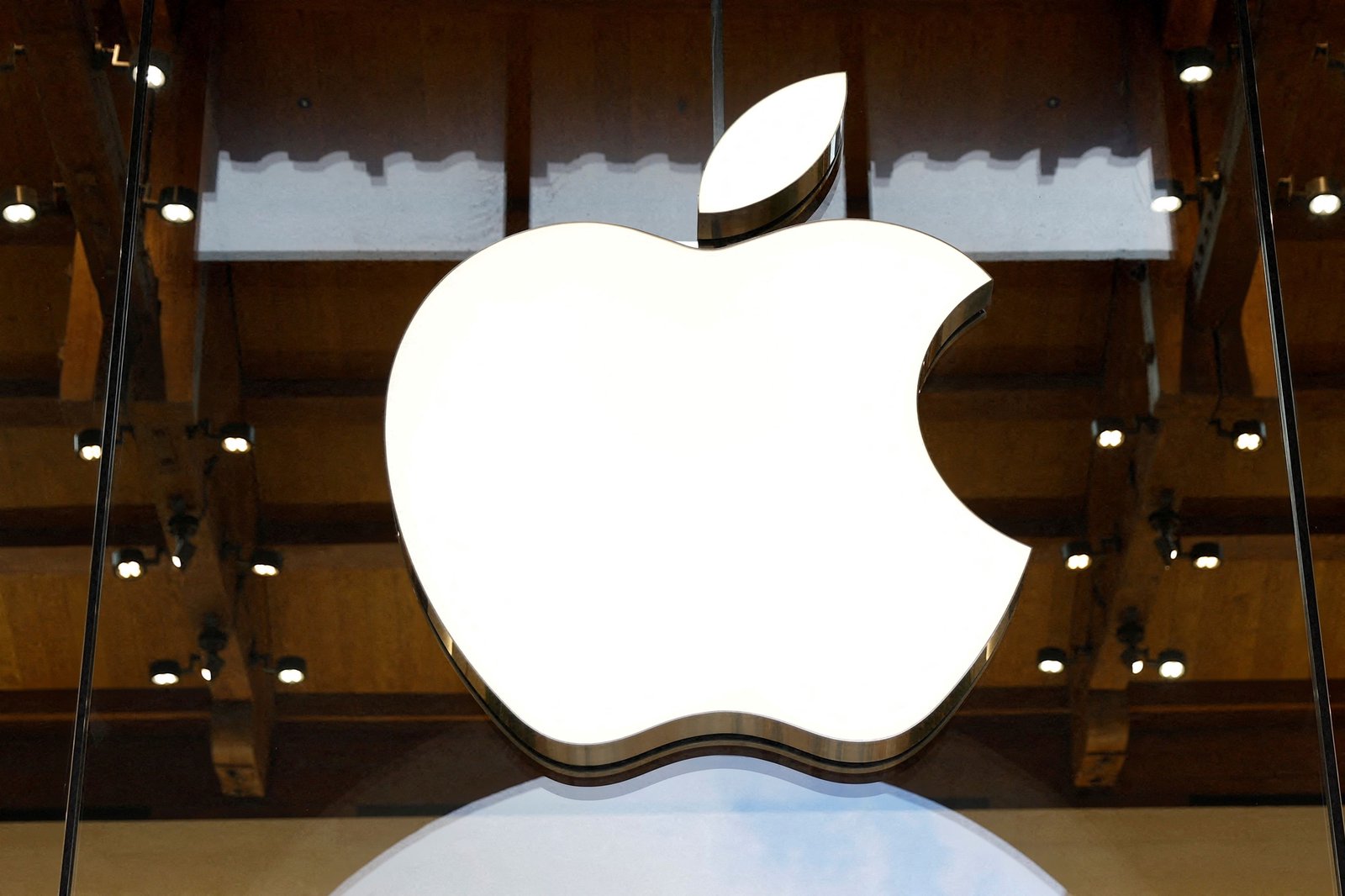 Apple to raise prices as memory chip costs surge