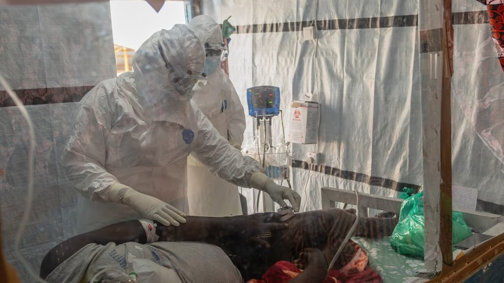 Ebola death toll exceeds 500 as the first clinical trial begins