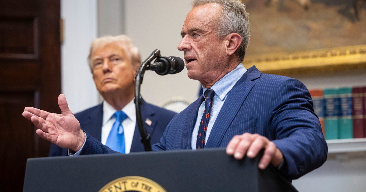 Anti-Vax Groups Struggle to Explain How Tylenol Fits in With Their Whole Thing