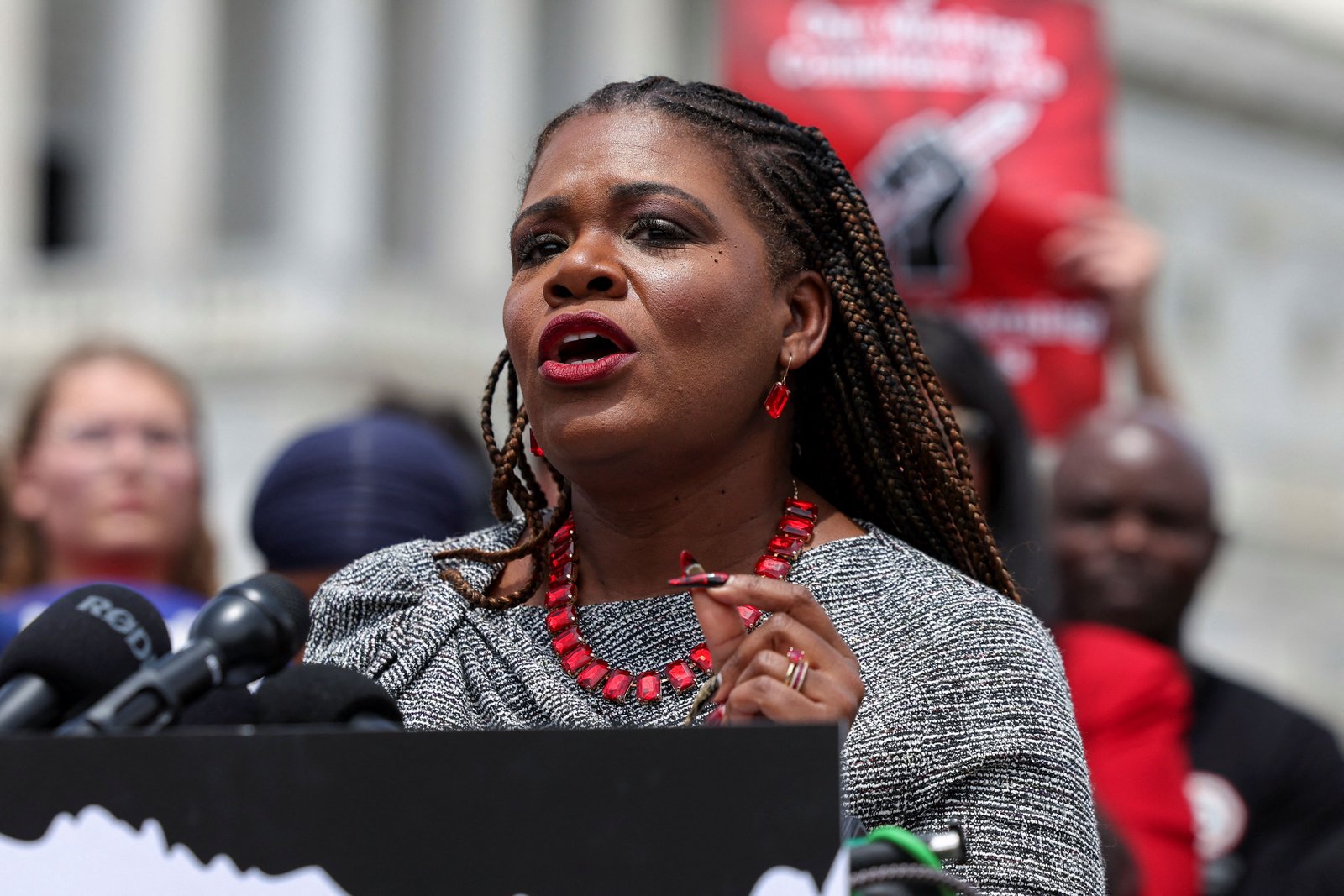 Bernie Sanders endorses Cori Bush’s comeback bid