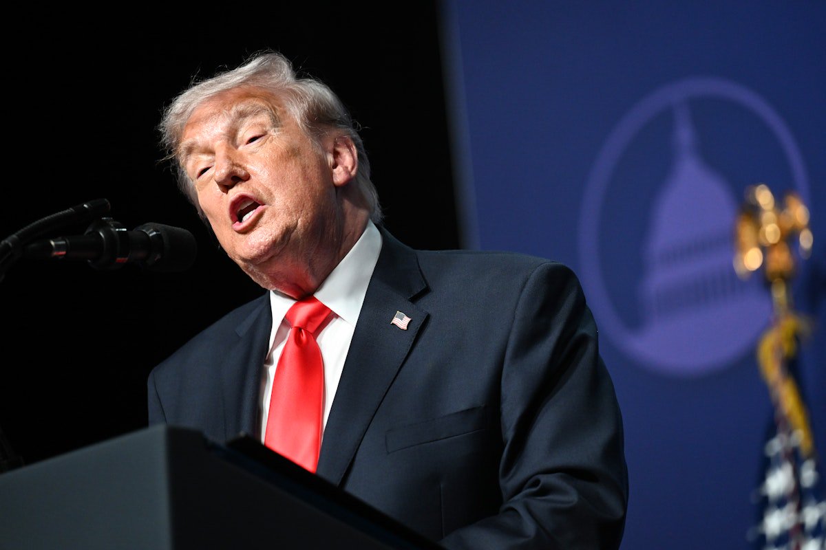 Trump’s Justice Department in Crisis as Thousands of Lawyers Quit