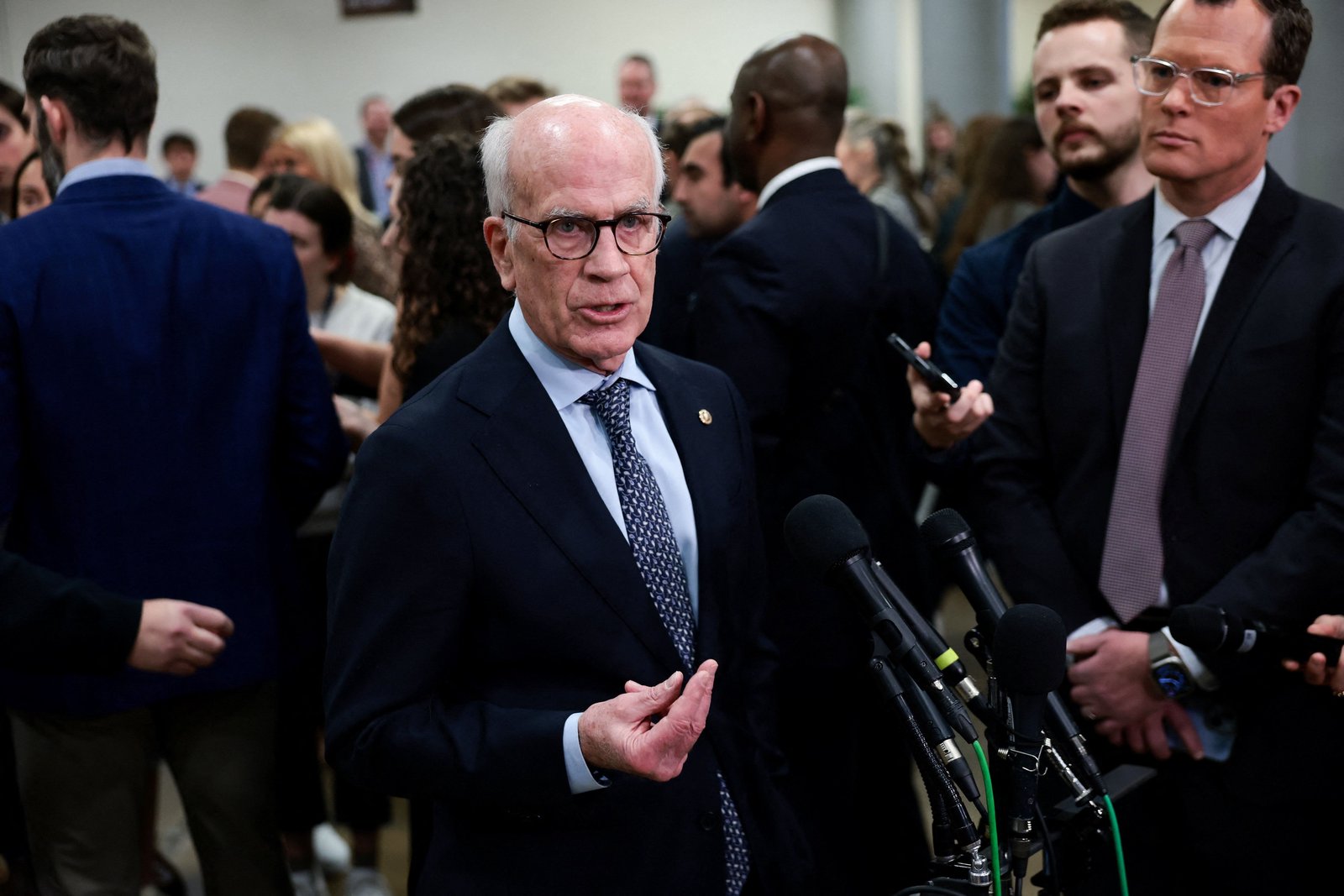 How a Democratic senator used his rare White House invitation