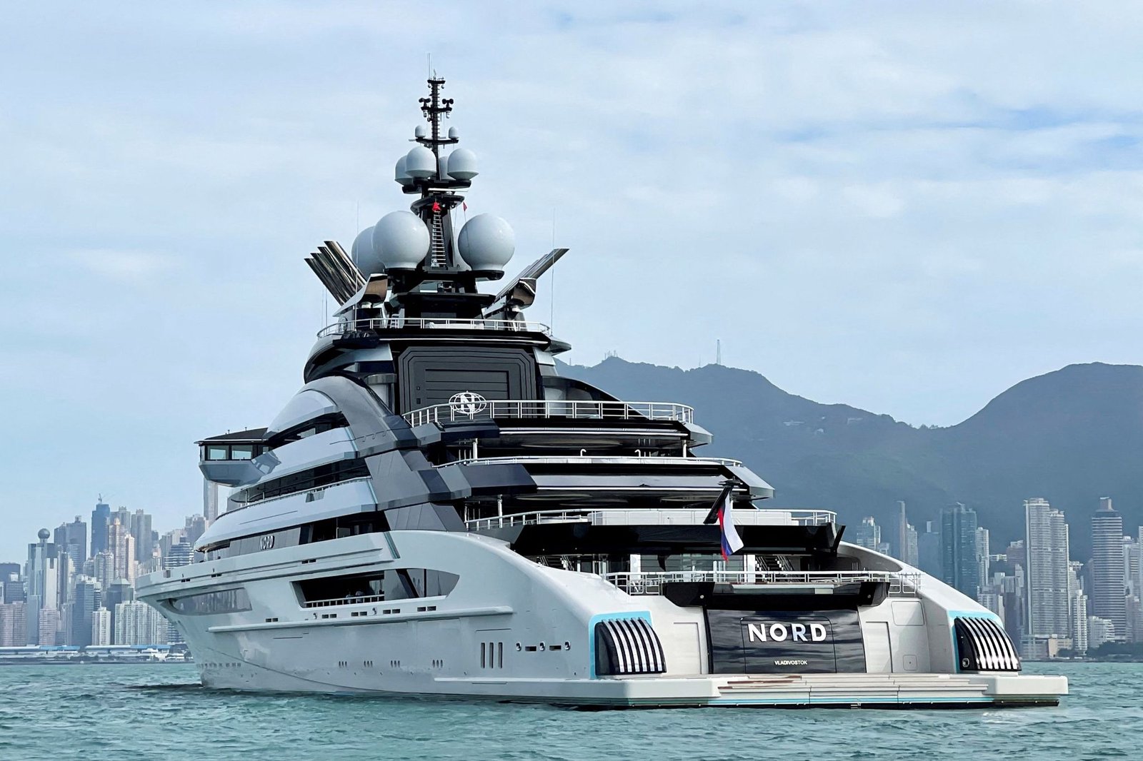 Superyacht linked to Russian oligarch sails through Hormuz