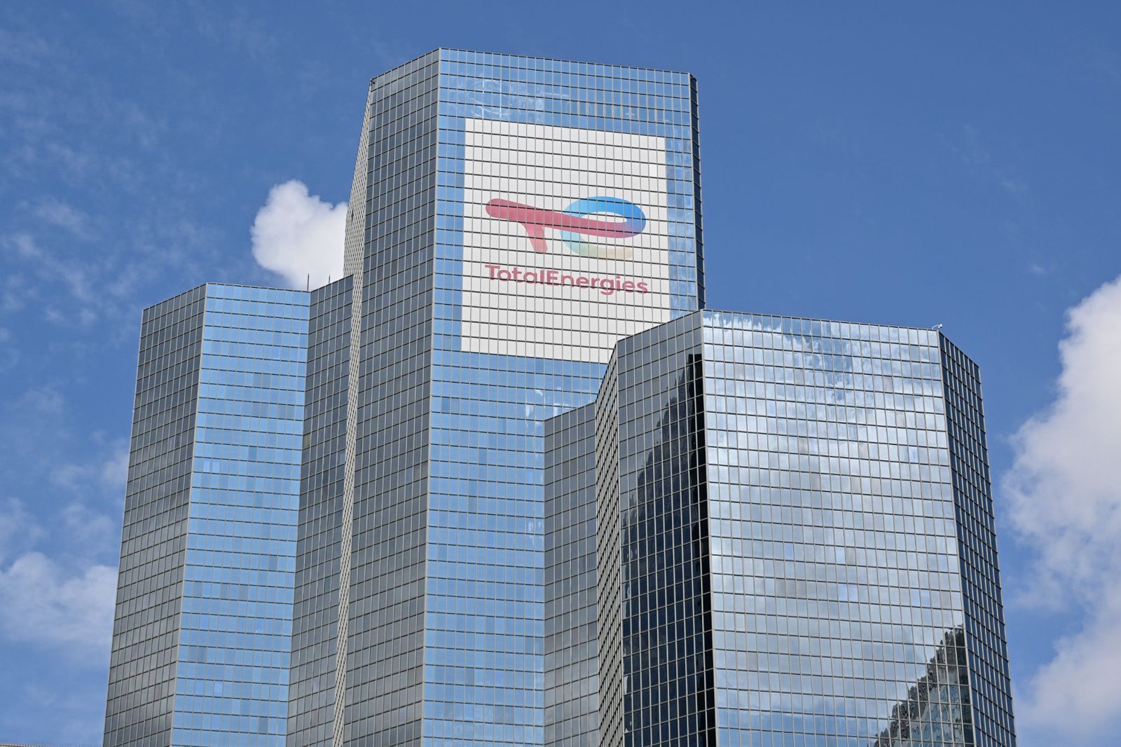 TotalEnergies signs new Nigeria oil contract