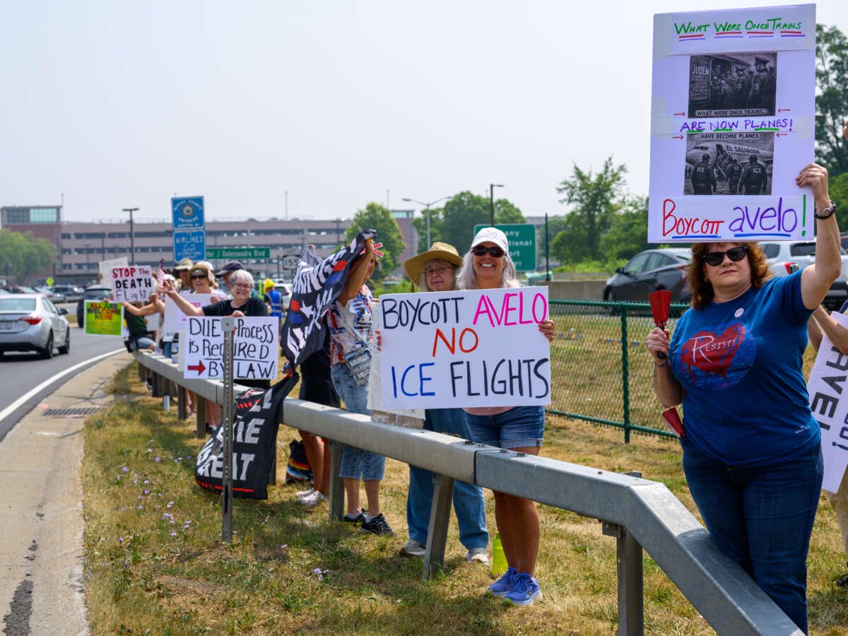 Here’s How We Pressured an Airline to End Its Contract With ICE