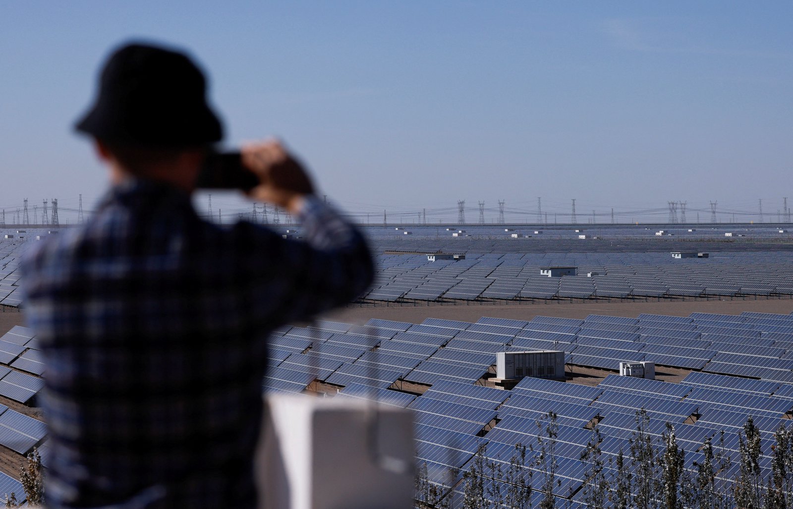 Chinese solar firms divest from US
