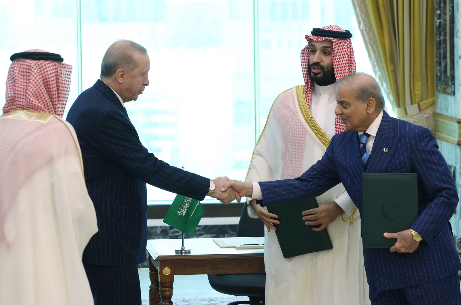 Dozens reported killed in Ansarallah attacks; Saudi Arabia, Turkey, and Pakistan sign defense deal; Trump targets birthright citizenship