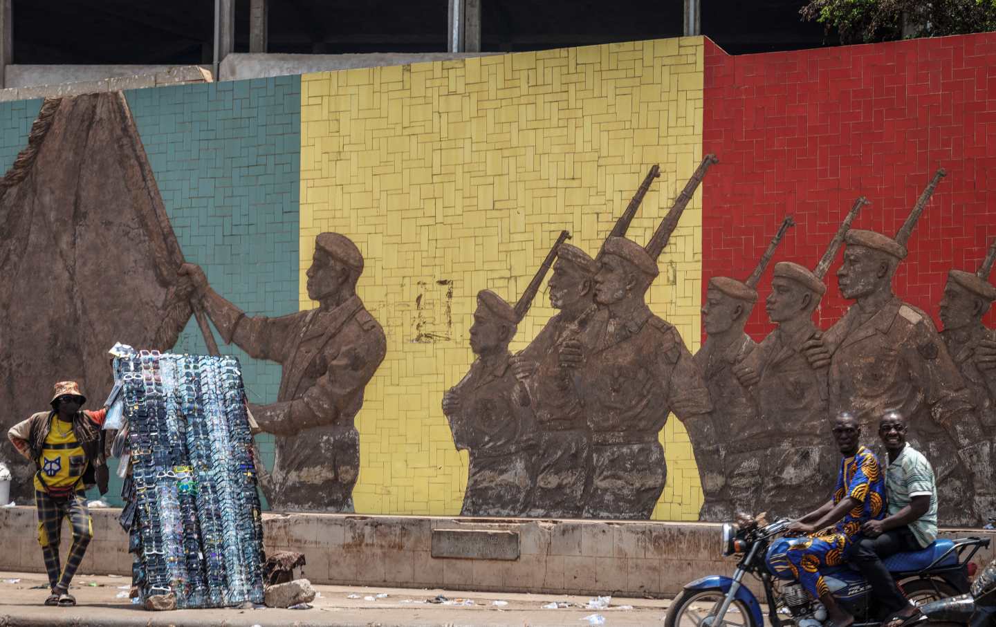 Iran Talks Collapse, UAE Leaves OPEC, Mali Rebels Seize Kidal