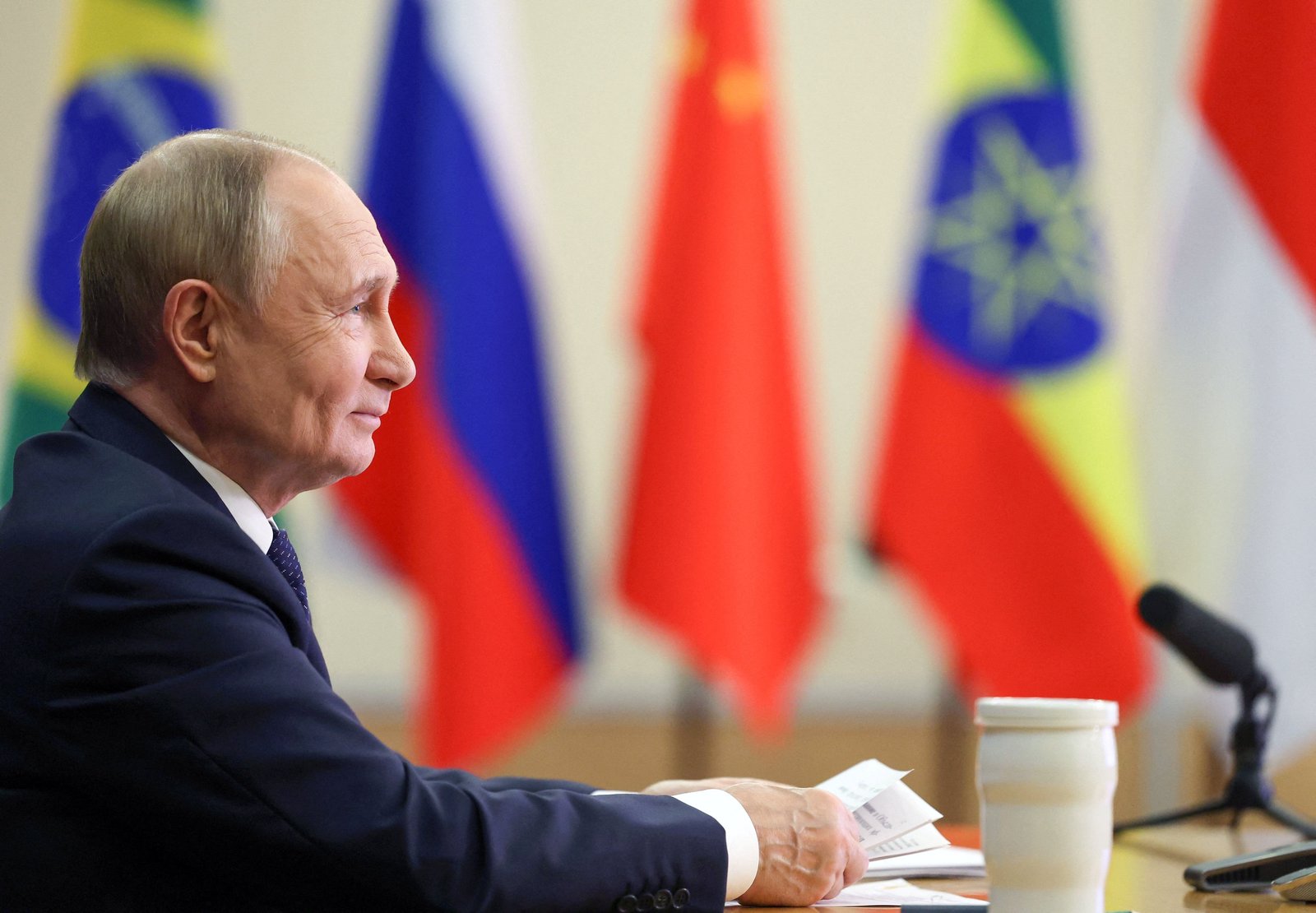 Bid to punish Russia picks up in Senate