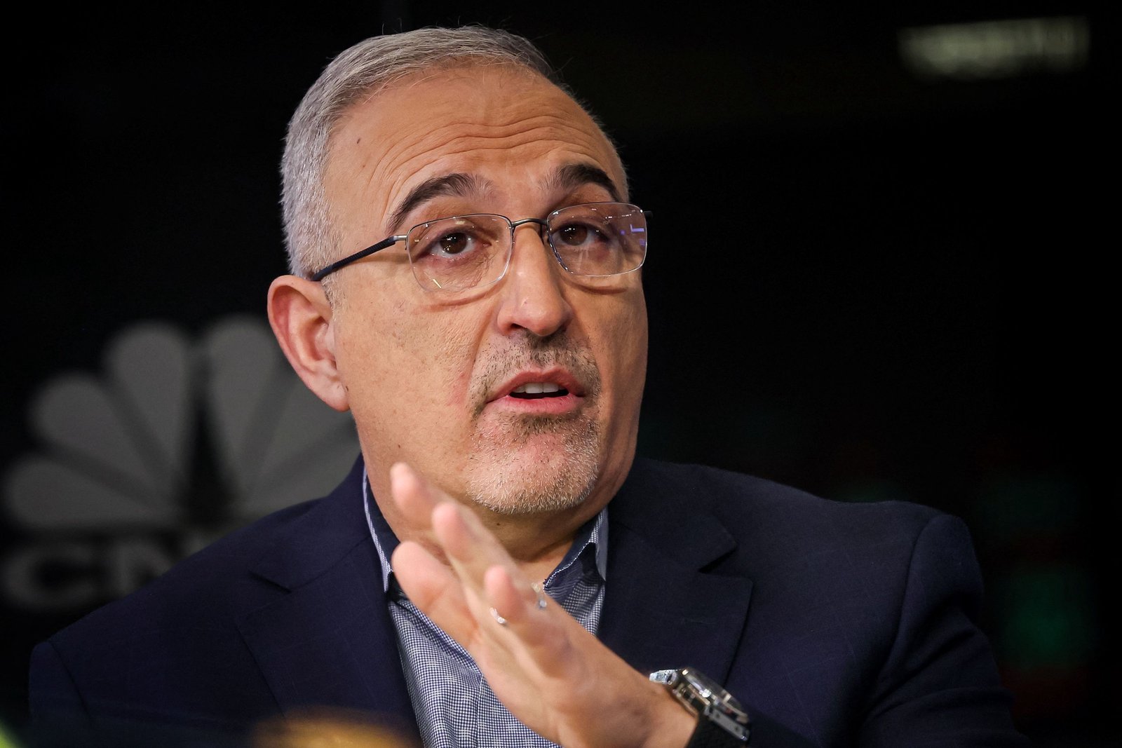 More activists rush in to HPE