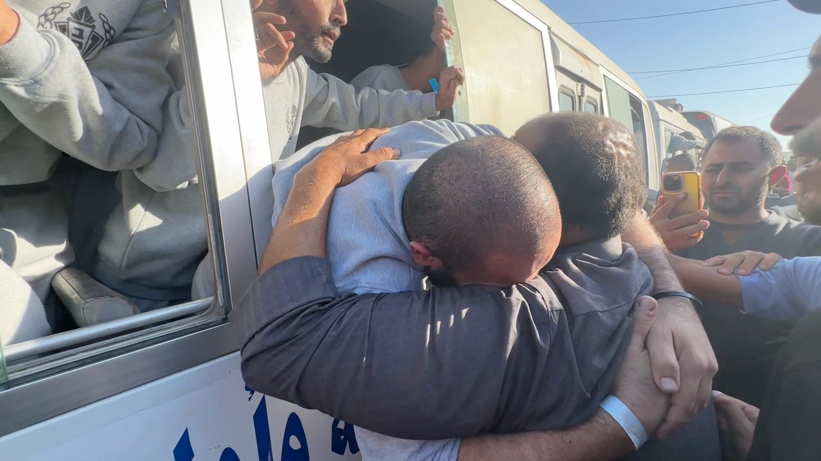 VIDEO: Hundreds of Palestinian Captives Released in Khan Younis From Israeli Detention