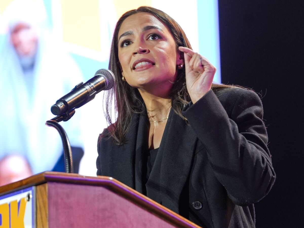 AOC Renews Call to Oust Trump After Report on His Exclusion From Situation Room