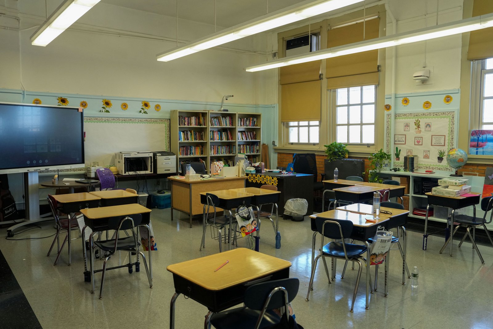 Teachers aren’t getting formal guidance on AI, poll finds