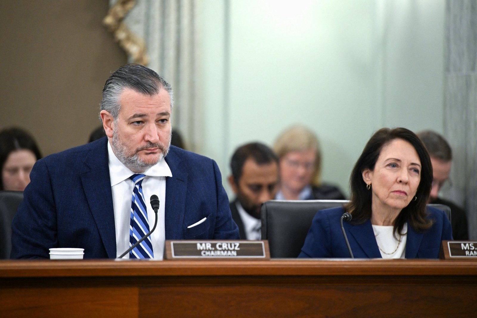 Senators confront their closing window to reshape college sports