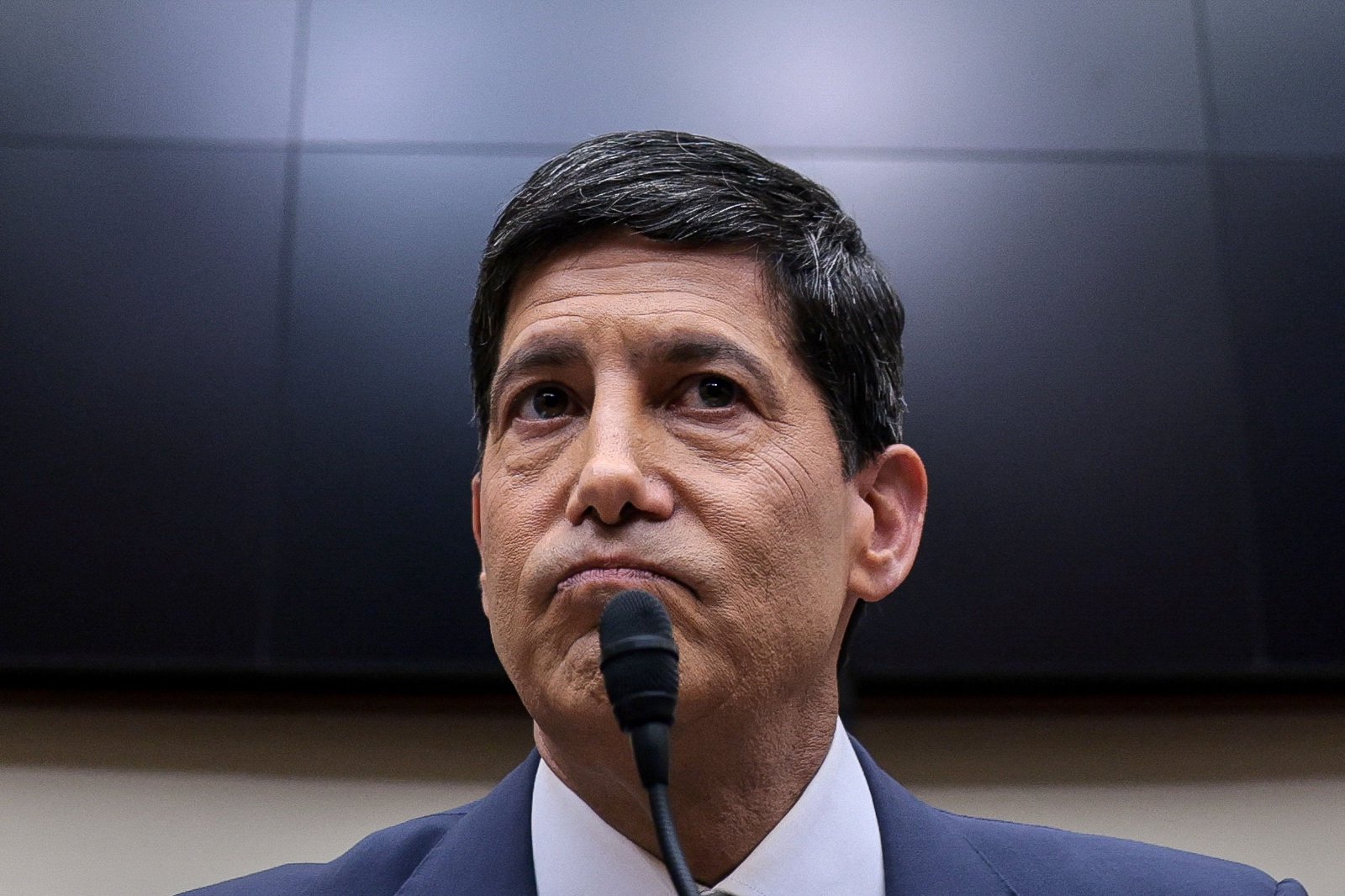 Fed Chair Warsh condemns inflation while dodging on hikes