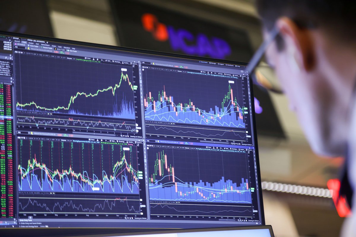 What Trumpian Chaos Is Doing to the Dollar