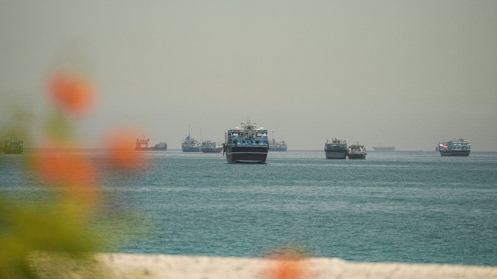 Oil prices rise, stocks fall over Hormuz deadlock