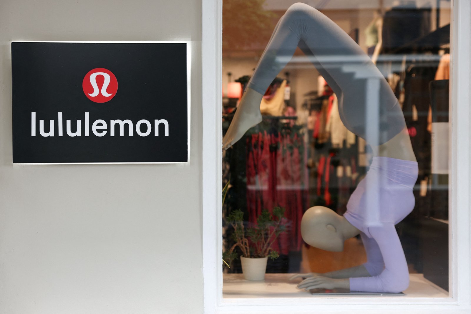 Lululemon’s founder seeks Advent’s ouster in proxy fight