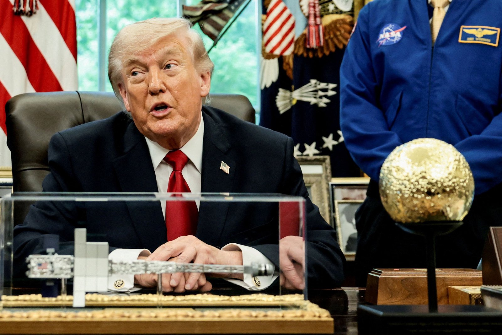 Trump signs order expanding workers’ access to retirement plans